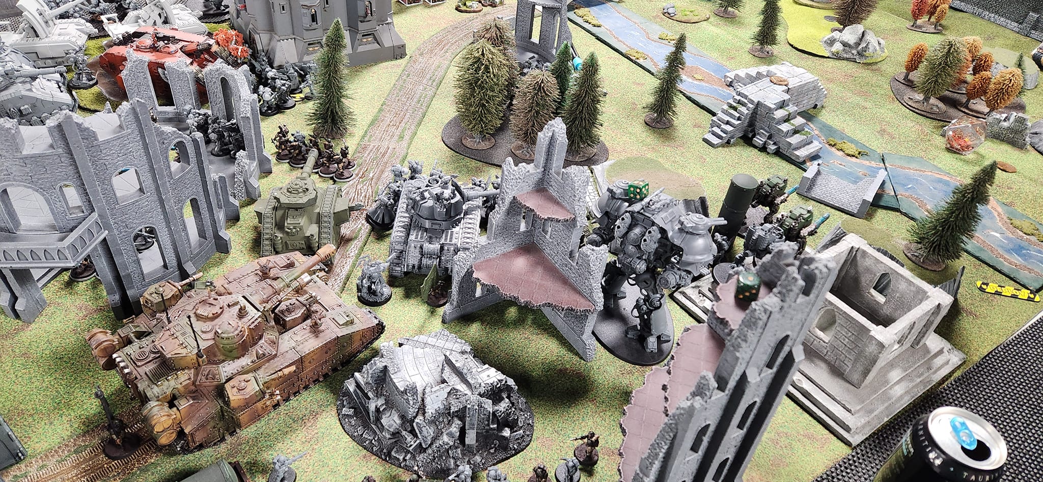 40K battle on ruins terrain
